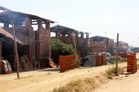 Quang Ngai struggles to eliminate old-style brick kilns