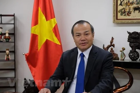 Vietnamese ambassador presents credentials to Marshall President 