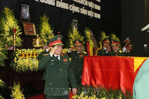 Over 1,000 delegations pay homage to former President Le Duc Anh 