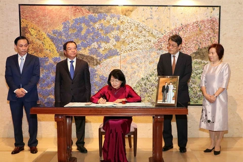 Vice President congratulates new Japanese emperor 
