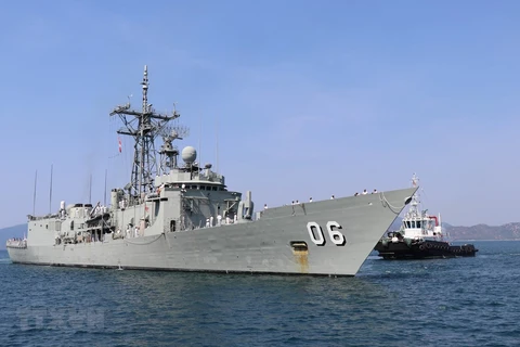 Australian royal naval ships make port call in Khanh Hoa province
