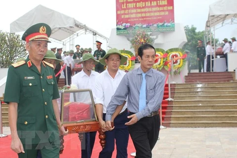 Quang Binh lays martyrs in Laos to rest 