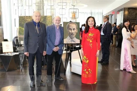 Canadian artists show respect for President Ho Chi Minh via paintings