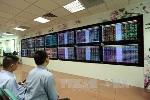 VN-Index ends in green on week’s first trading day