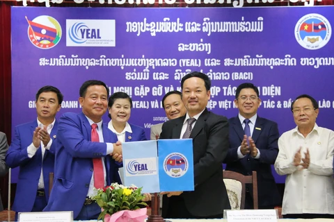 Vietnamese, Lao businesses enhance partnership