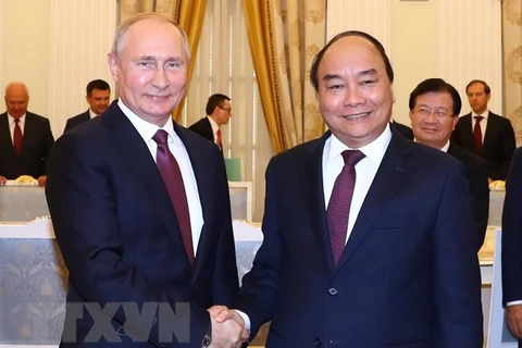 PM Nguyen Xuan Phuc meets President V. Putin