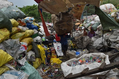 Philippines tough in garbage dispute with Canada