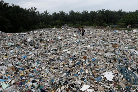 Malaysia plans to return plastic waste to Canada