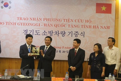 Ha Nam, Gyeonggi provinces discuss ways to boost ties 