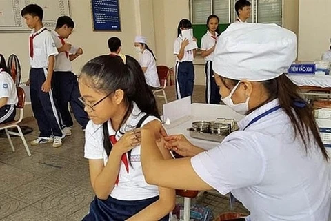 Hanoi’s students to be fully vaccinated in coming school year 