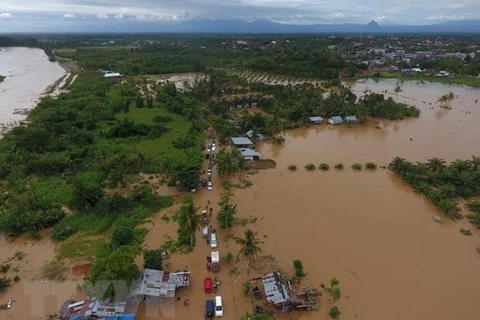 Indonesia: thousands evacuated due to floods 