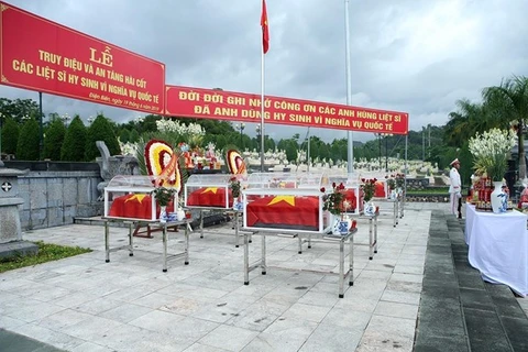 Dien Bien: reburial service held for remains of fallen soldiers in Laos