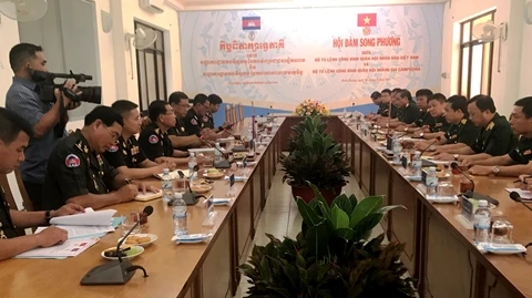 Vietnam, Cambodia boost military engineering cooperation