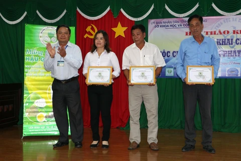 Hau Giang’s soursop gets trademark registration certificate