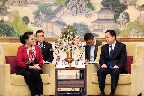 Vietnamese NA Chairwoman receives leader of Suzhou city