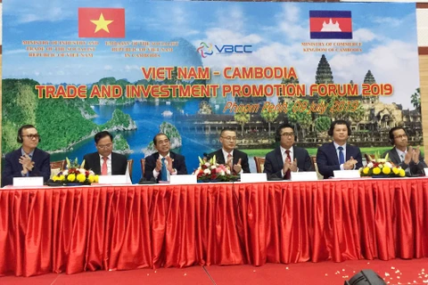 Vietnam, Cambodia hold trade, investment promotion forum