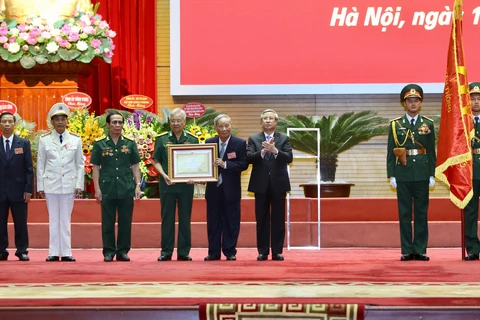 Vietnamese experts in Cambodia receive top honour