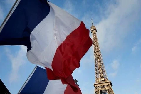 Top leaders extend congratulations to France on National Day
