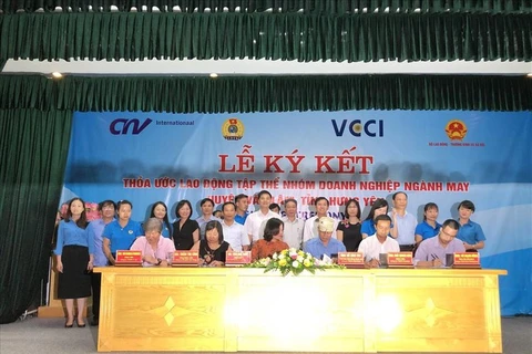 Hung Yen: Five garment firms ink collective labour agreements