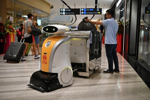 Hundreds of cleaning robots to work in Singapore