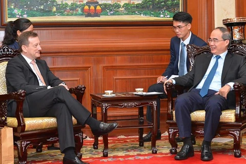 Ho Chi Minh City’s official receives French ambassador 