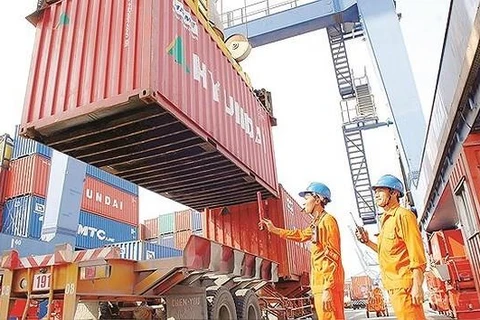 Vietnam seeks foreign investment in ports