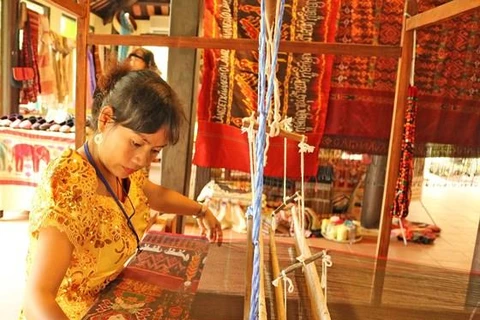 Over 80 artisans to demonstrate skills at silk festival in Hoi An