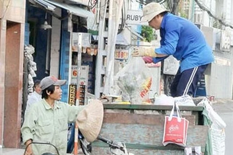 HCM City offers help to private garbage collectors