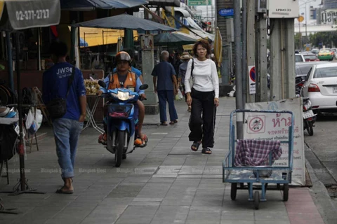 Thailand to double fine on motorbike approaching footpaths