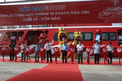 Vietnam’s largest twin-body speedboat launched from Soc Trang to Con Dao 