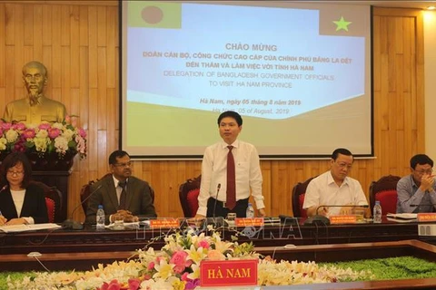 Bangladesh learns about administrative management in Ha Nam 