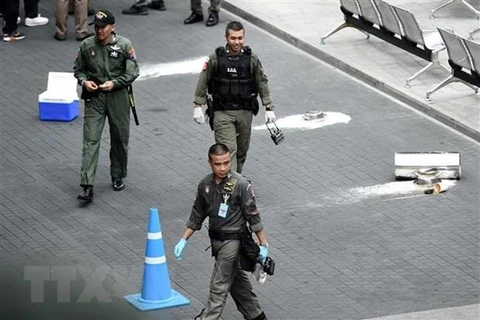 Thailand hunts down over 10 suspects in bomb attacks 