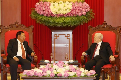 Party, State leader Nguyen Phu Trong welcomes Lao counterpart