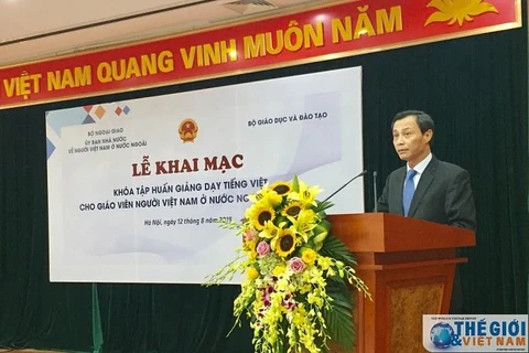 Training course for Vietnamese language teachers opens