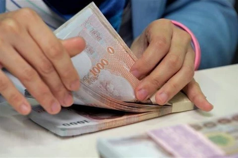 Four major Thai banks cut loan interest rates to spur economy