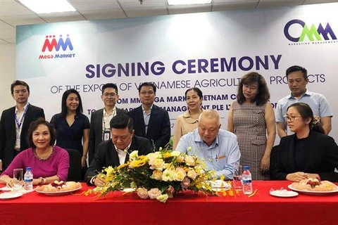Deal signed to boost Vietnamese farm produce exports to Singapore