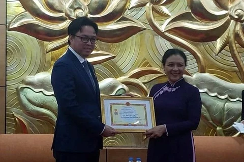Friendship insignia presented to Cambodian Ambassador 