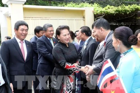 NA Chairwoman meets embassy staff, community representatives in Thailand