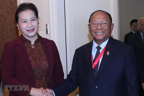 Vietnamese, Cambodian NA leaders meet on sidelines of AIPA 40 
