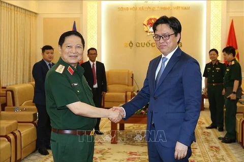 Defence Minister receives Cambodia diplomat 