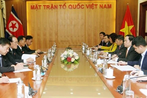 Front leader receives Chairman of DPRK’s trade union agency 