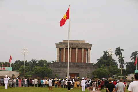 More than 50,000 people pay tribute to President Ho Chi Minh 