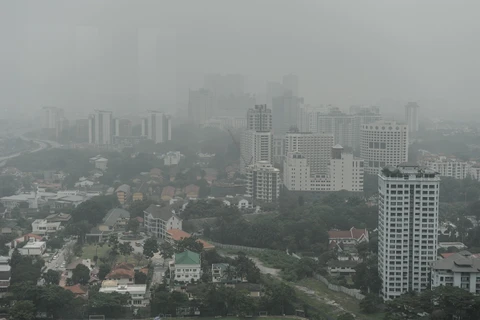 Malaysia to make artificial rain to ease smog from Indonesia
