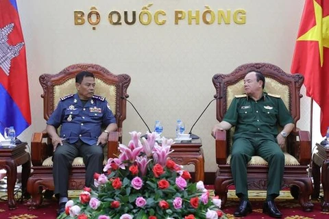 Deputy Chief of General Staff receives Cambodia military police officer 