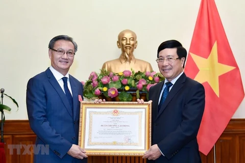 First-class Labour Order presented to outgoing Lao Ambassador 