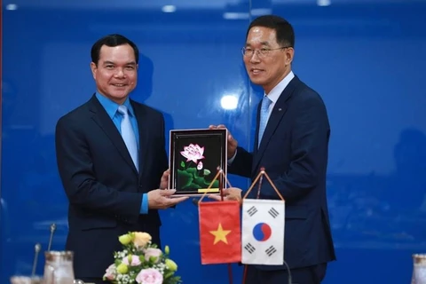 Vietnam, RoK enhance trade union cooperation 