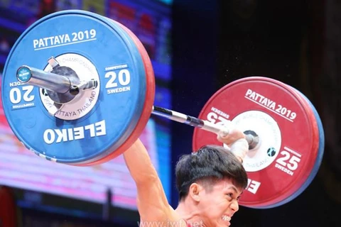 Vietnamese weightlifter wins silver medal at World Championships 