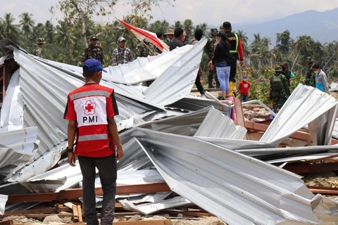 Indonesia: Dozens of thousands of people live in tents after quake, tsunami