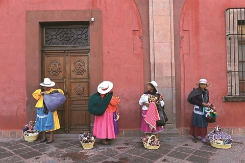 Photos show landscape, people of Mexico, Vietnam