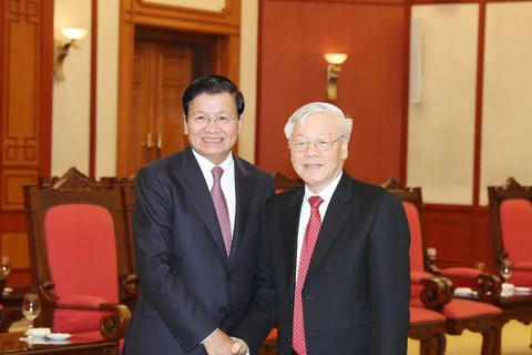 Top leader welcomes Lao PM in Hanoi